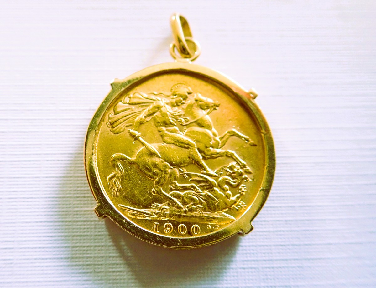 18-carat Gold Pendant Set With A Victoria Sovereign Coin-photo-2