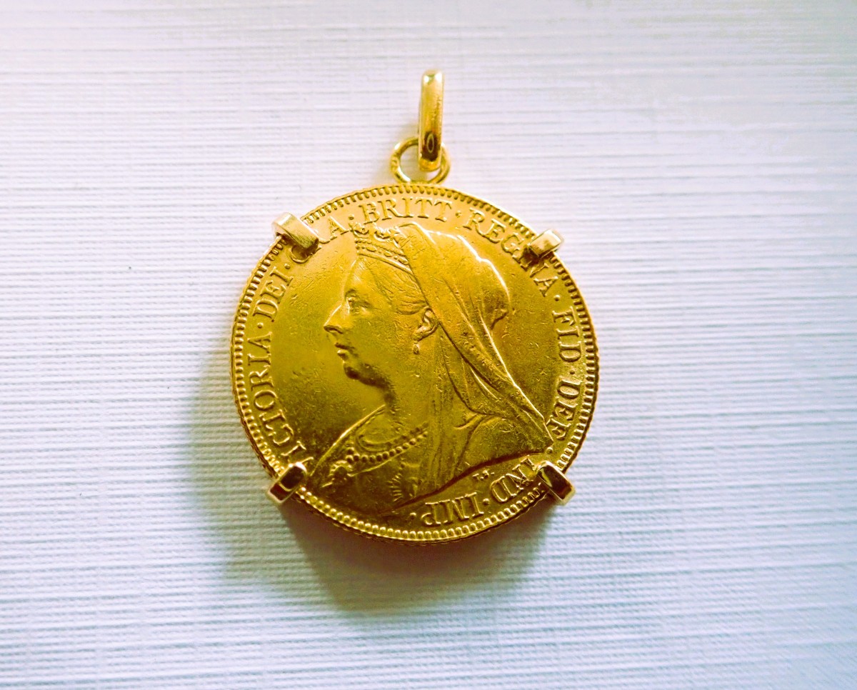 18-carat Gold Pendant Set With A Victoria Sovereign Coin