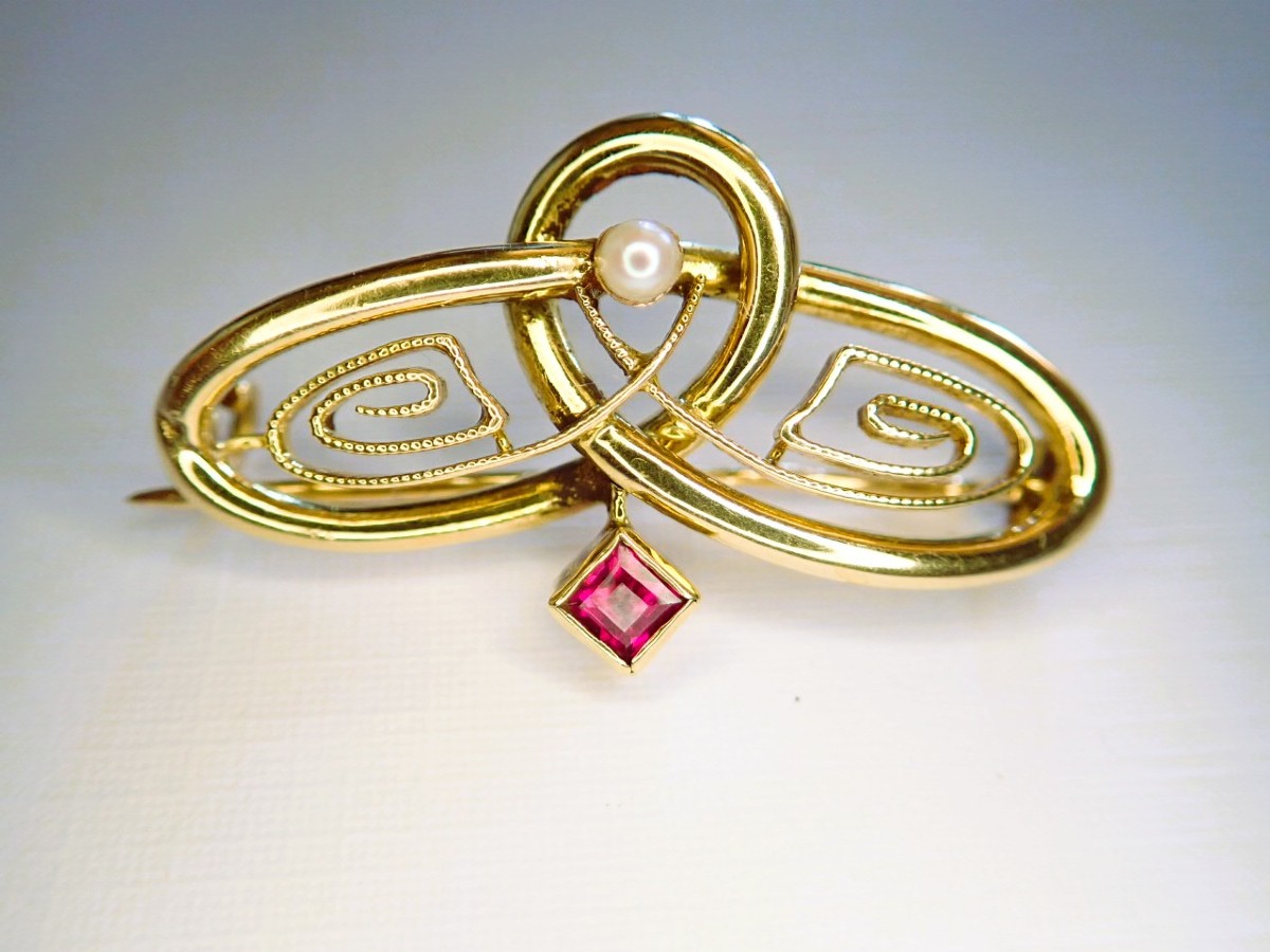 18-carat Gold Art Deco Brooch