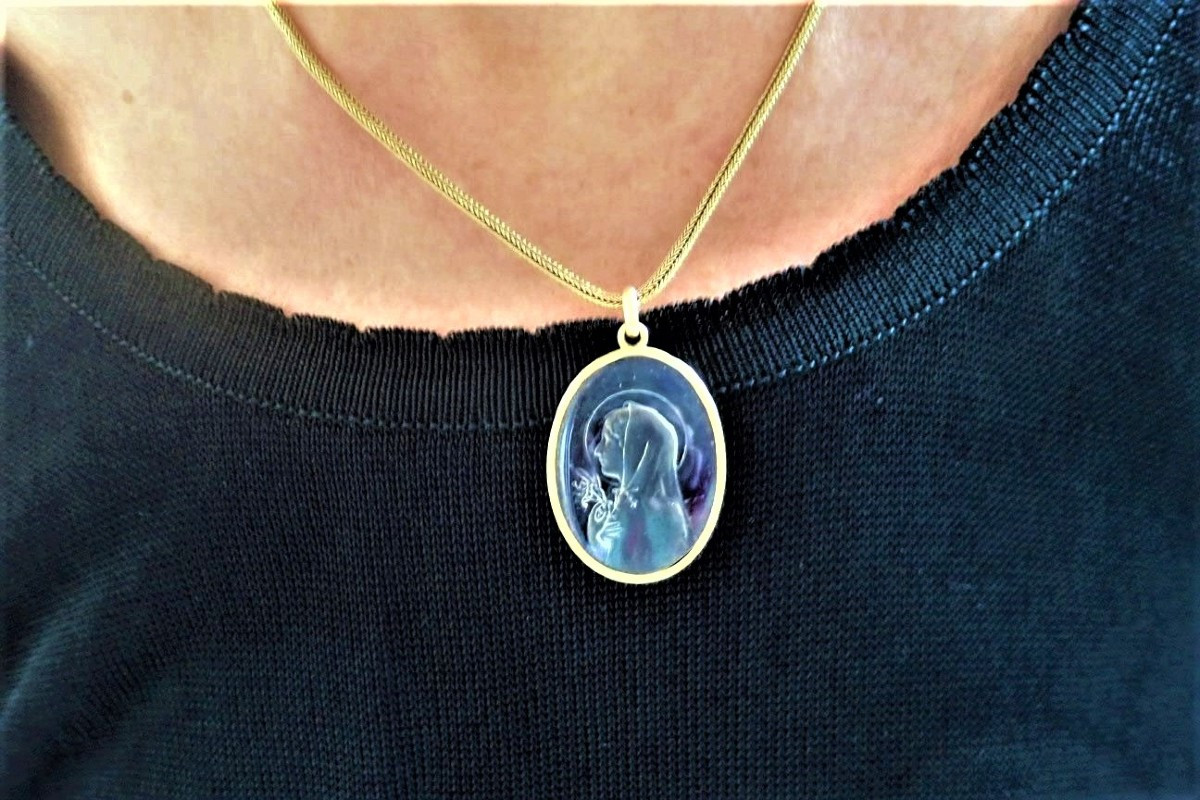 Sainte Viege Resin Pendant With 18-carat Gold Rope Chain-photo-4