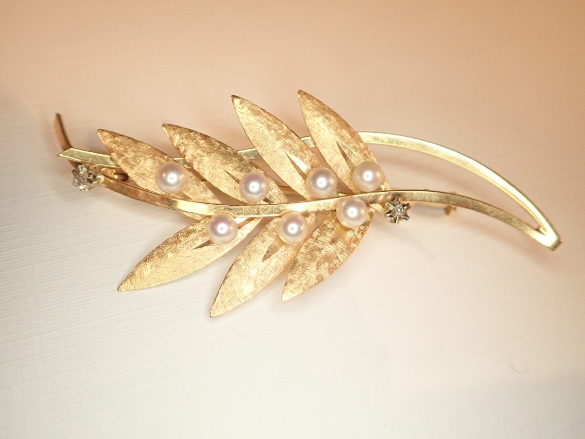 18k Gold Pearl Brooch