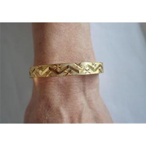 18k Gold Chiselled Bangle Bracelet