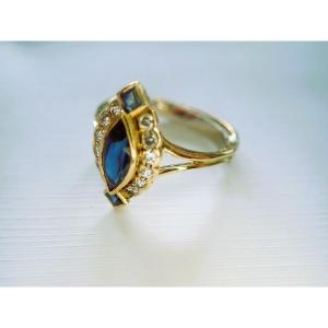 Bague marquise sertie de diamants et saphirs