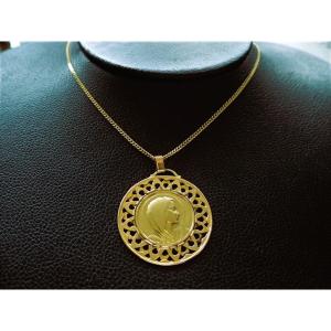 18 Carat Gold Holy Virgin Medal