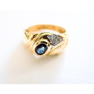 Asymmetrical Godrons Ring With Diamonds And Sapphire