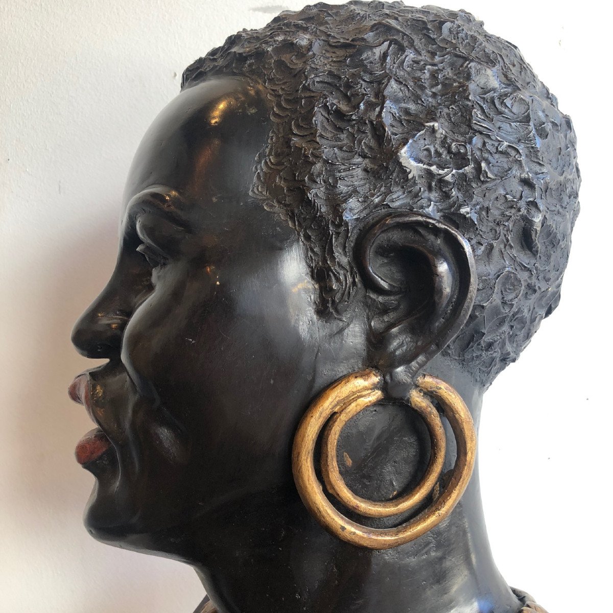 Bronze, African Wearing A Necklace And Earrings-photo-4