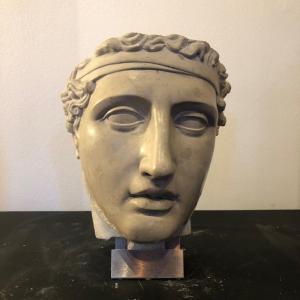 tête en marbre représentant Diadumène  un athlète ceignant son front d’un ruban , le stéfanos