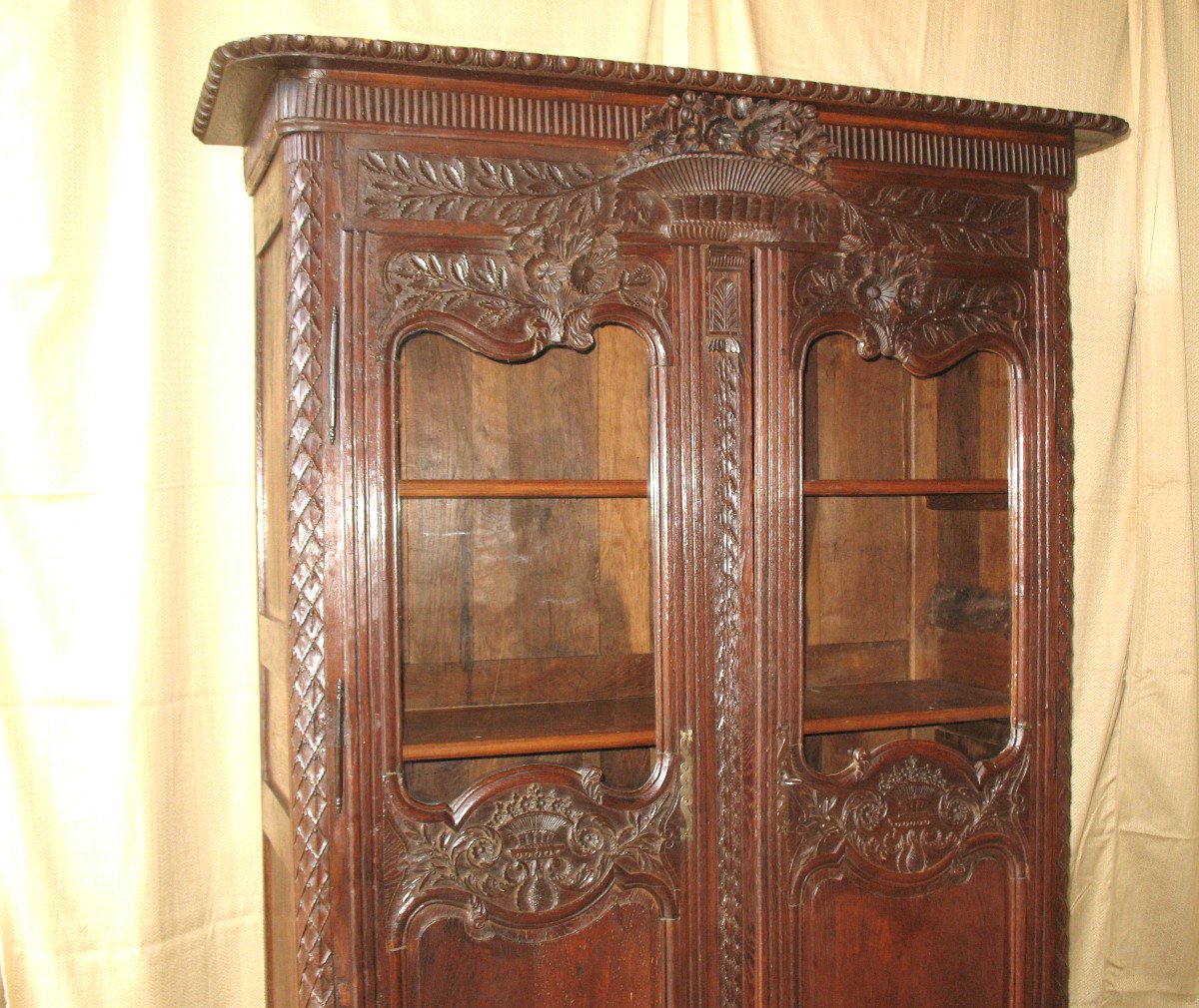 Armoire de mariage vitrée et sculptée en chêne époque 19ème Origine Normandie-photo-3