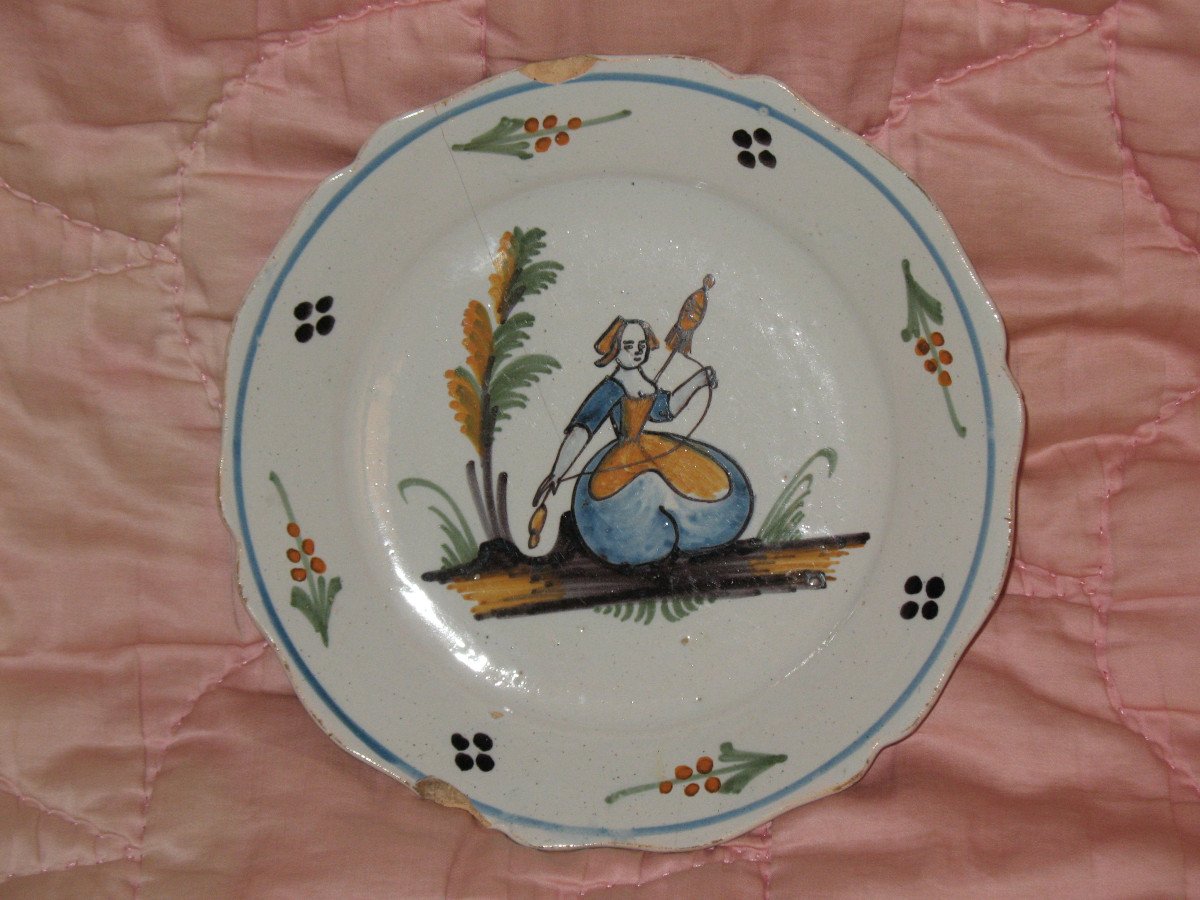 Pair Of Earthenware Plates From Nevers, 18th Century: The Spinner - The Dog-photo-3