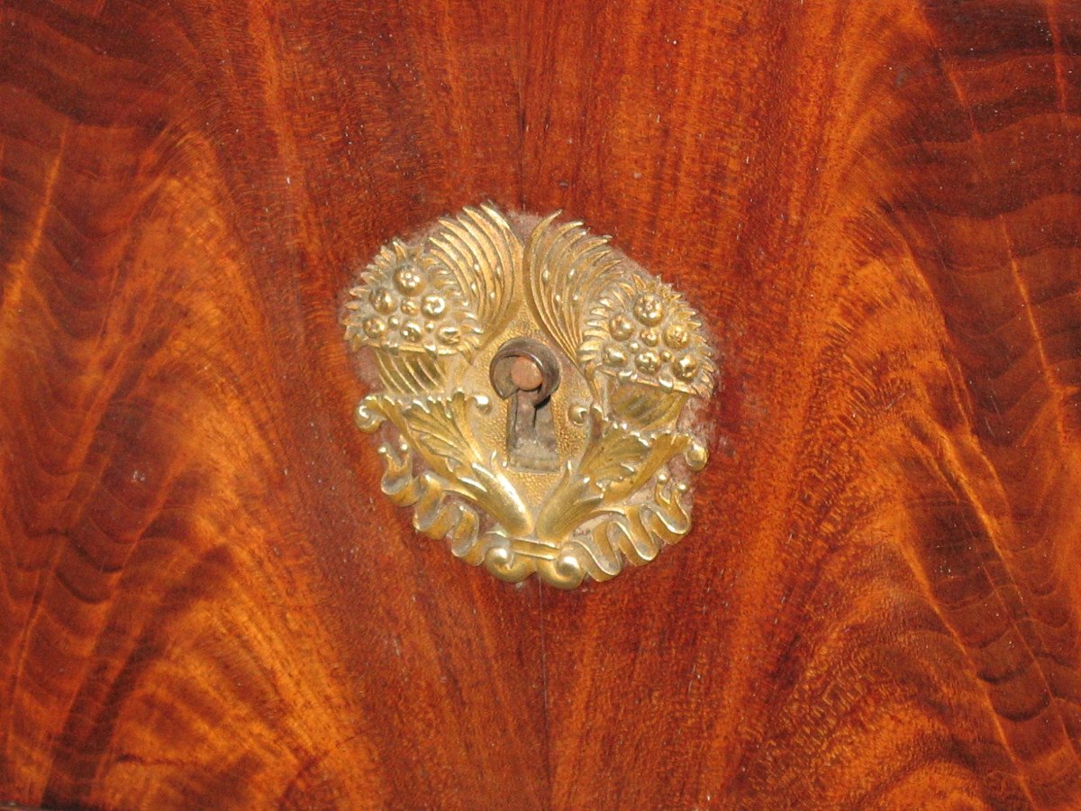 Small Chest Of Drawers In Flamed Mahogany Restoration Period 19th-photo-1