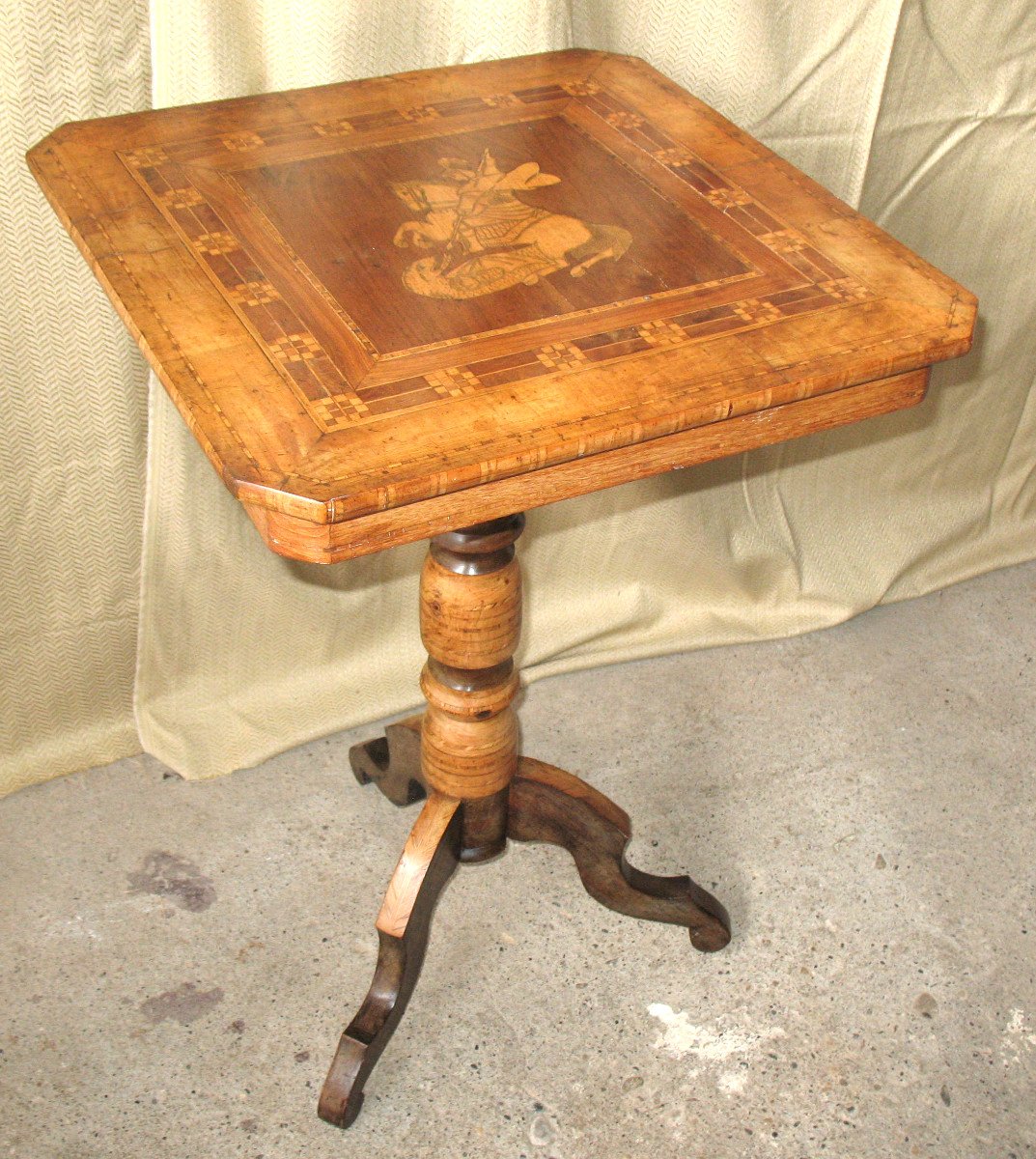 Charles X Tripod Pedestal Table In Marquetry Decorated With Saint Michel, Early 19th Century