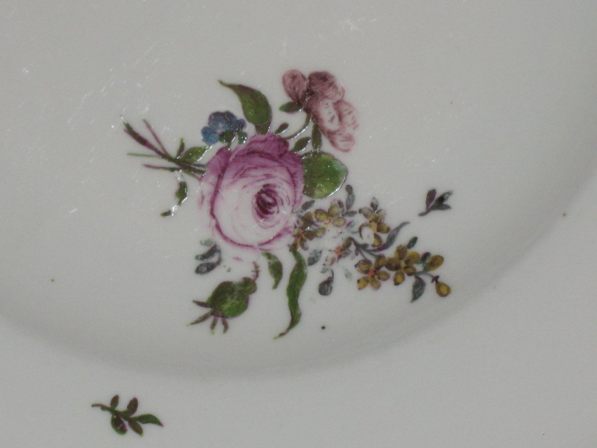 Paire d'assiettes en porcelaine de Saxe à décor floral époque 18ème-photo-4