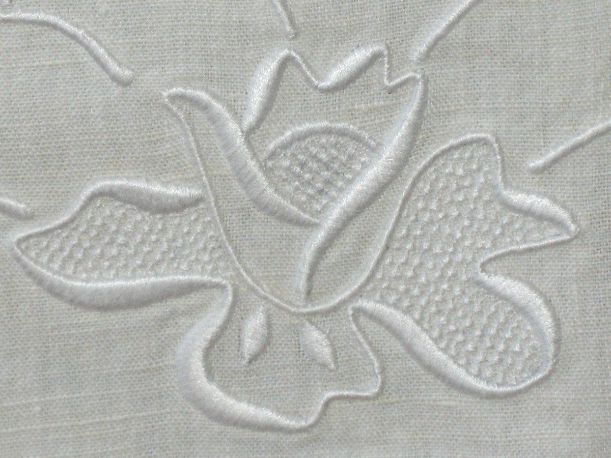 Large Embroidered Sheet And Its 2 Pillowcases In White Embroidery And Days D: 240 X 315 Cm Th. Early 20th-photo-4