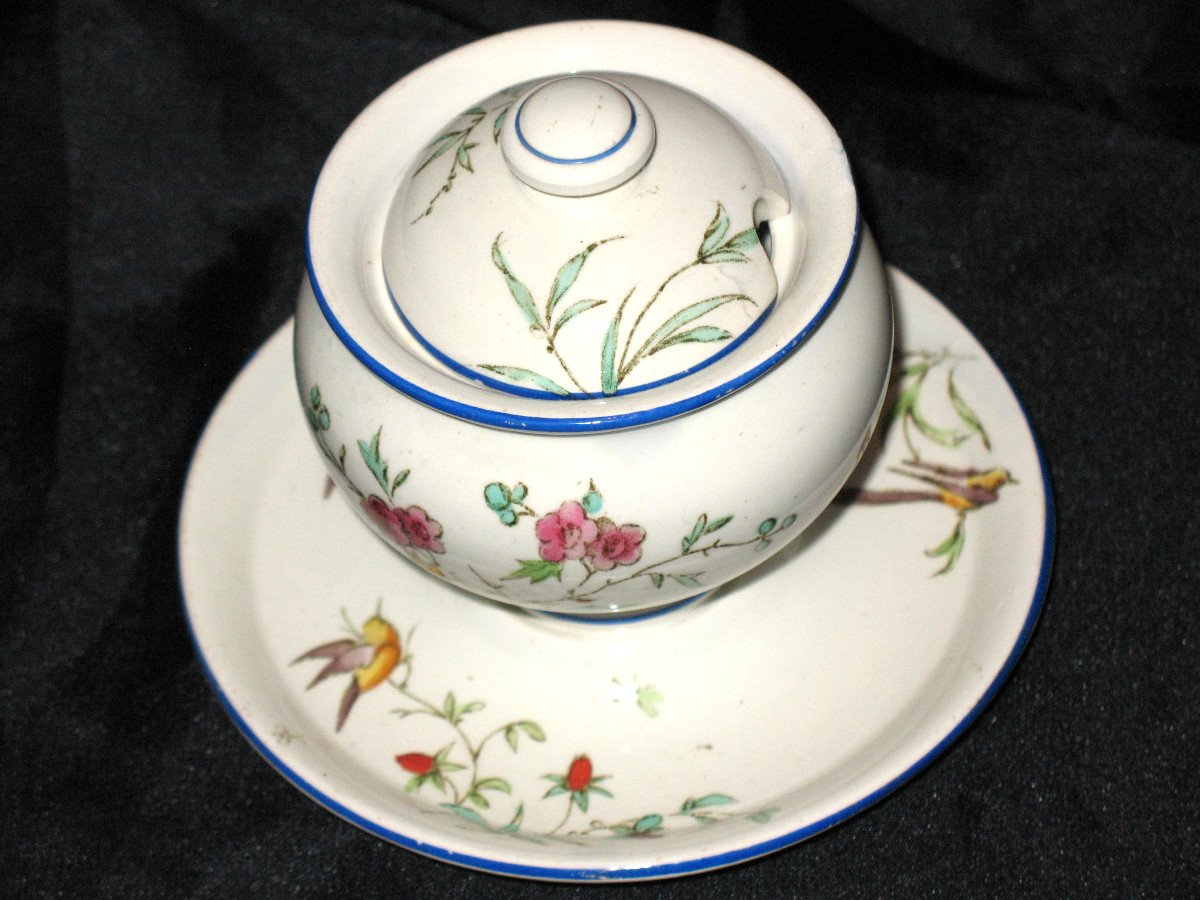 Table Service In Fine Earthenware From Bordeaux, Nella Decor With Flowers And Birds, 19th Century-photo-1