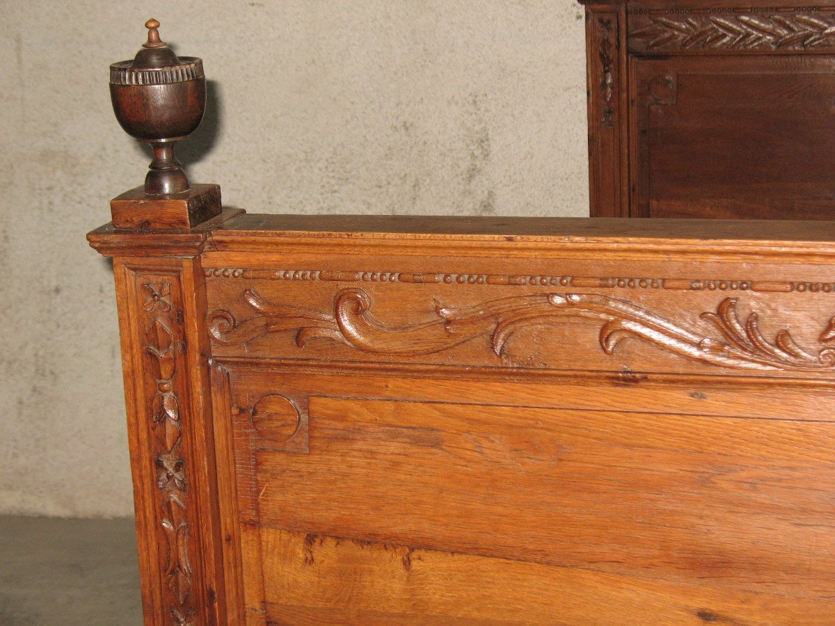 Carved Oak Alcove Bed From The Late 18th Century, Complete With Rails And Casters-photo-3
