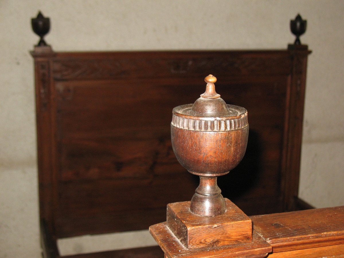 Carved Oak Alcove Bed From The Late 18th Century, Complete With Rails And Casters-photo-1