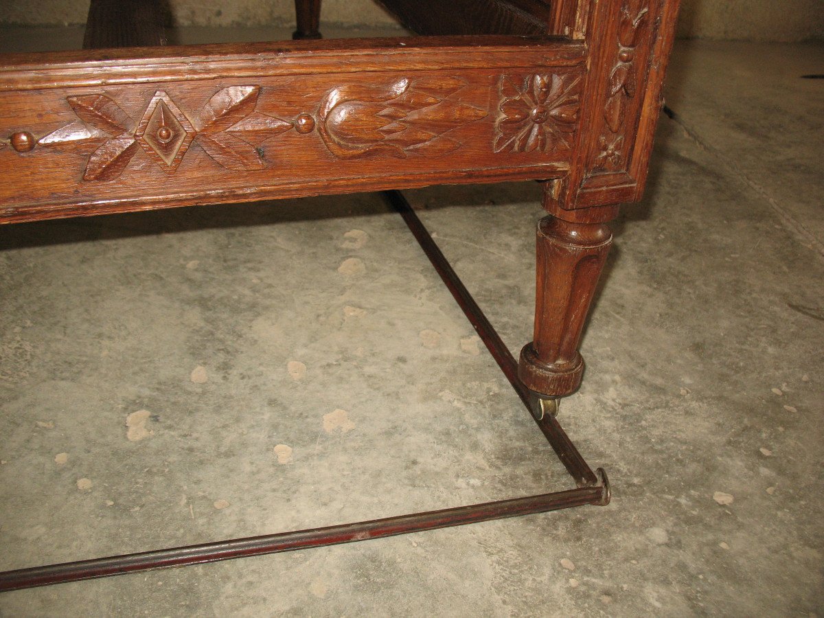 Carved Oak Alcove Bed From The Late 18th Century, Complete With Rails And Casters-photo-2