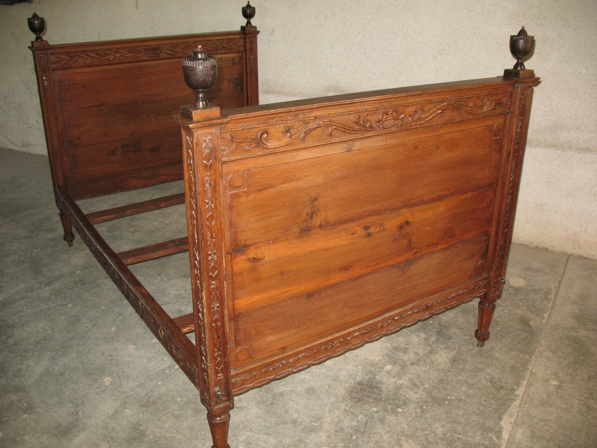 Carved Oak Alcove Bed From The Late 18th Century, Complete With Rails And Casters-photo-4
