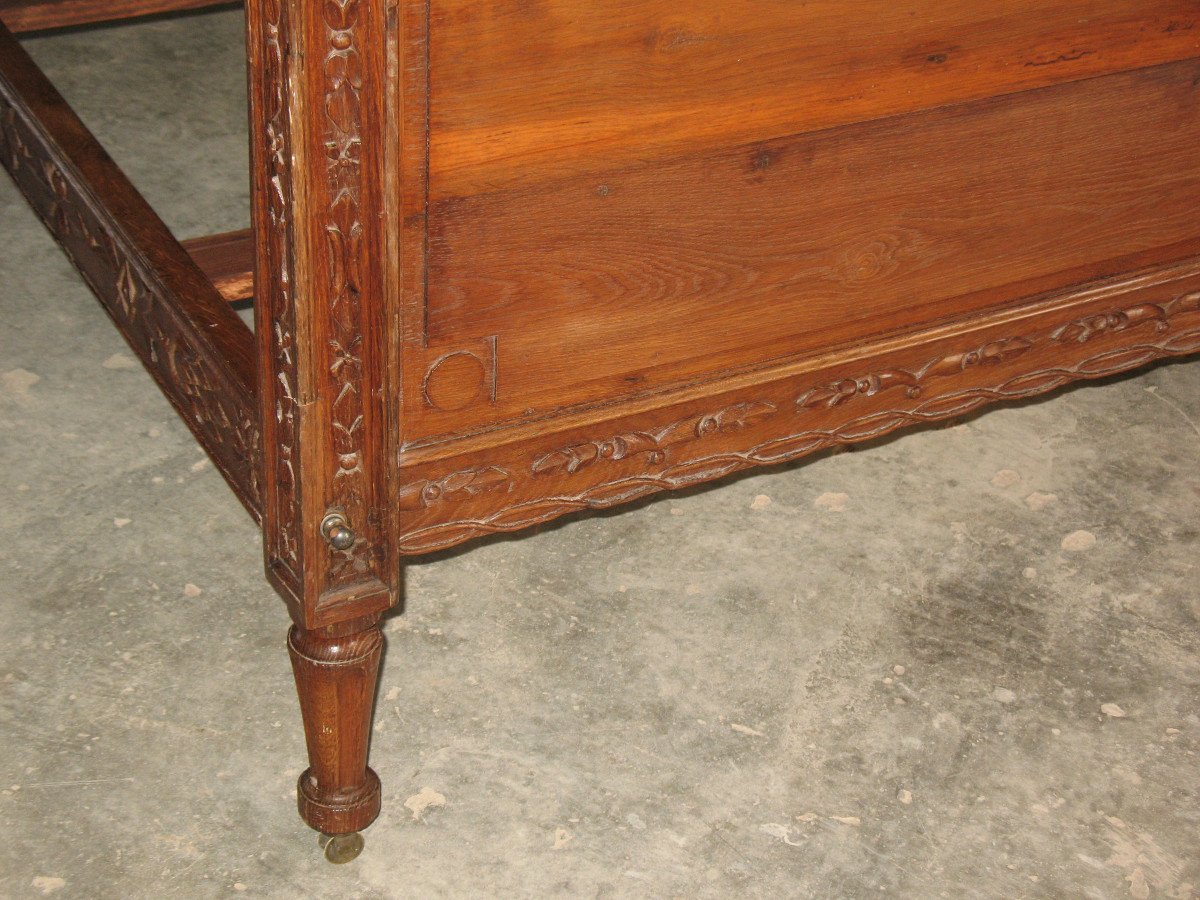 Carved Oak Alcove Bed From The Late 18th Century, Complete With Rails And Casters-photo-6