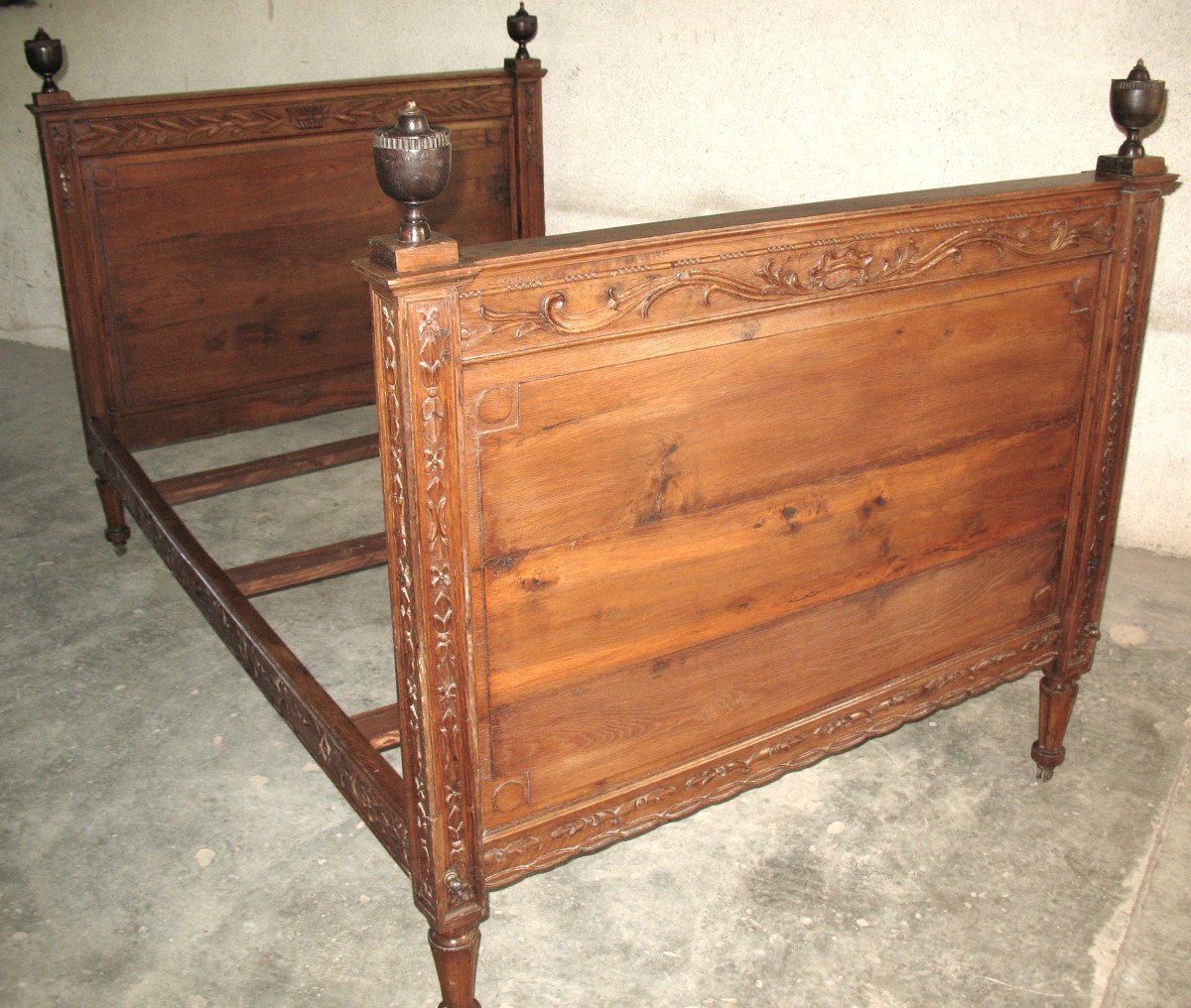 Carved Oak Alcove Bed From The Late 18th Century, Complete With Rails And Casters