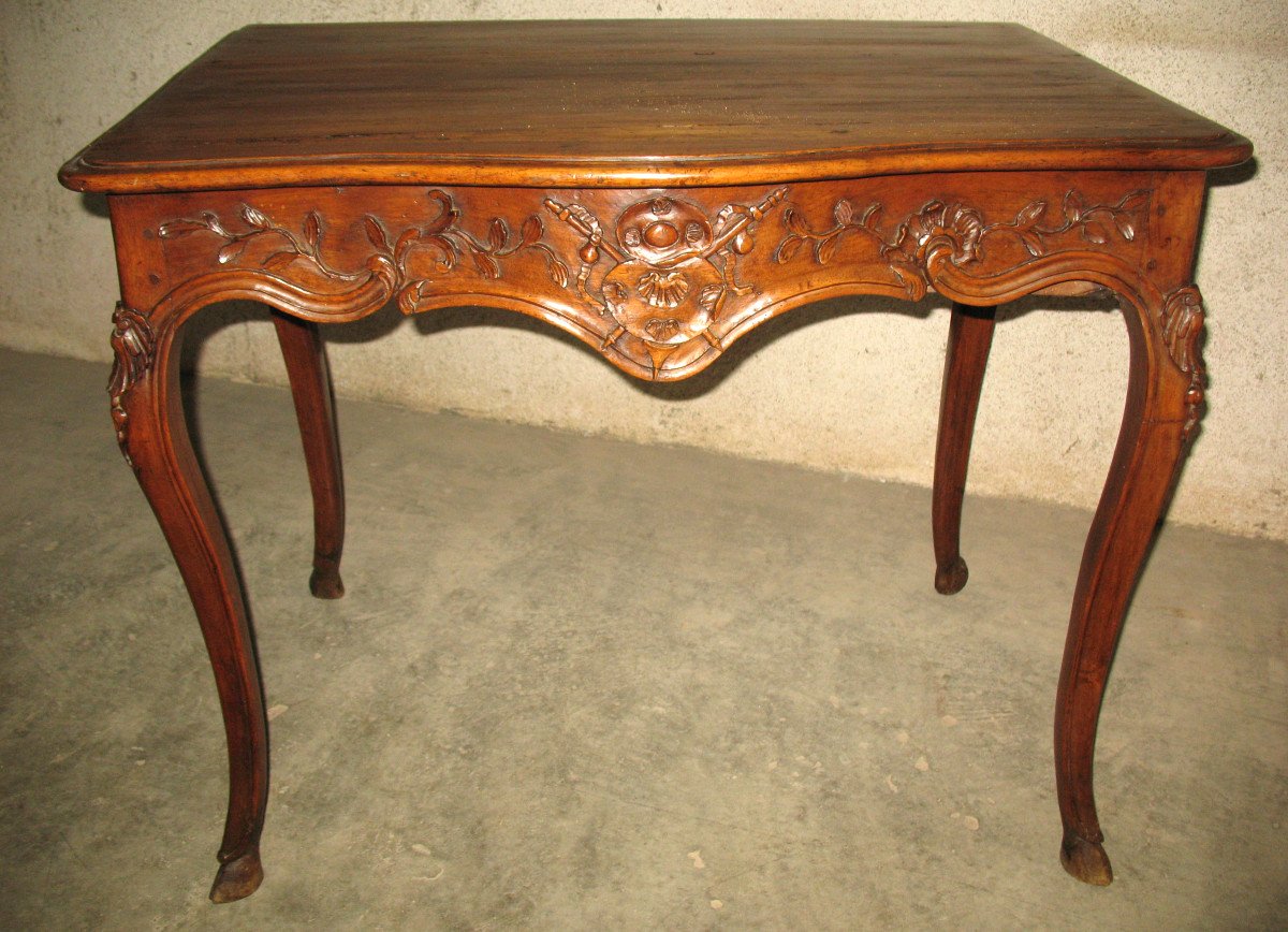 Louis XV Period Provençal Console In Honey-tone Walnut, Curved And Sculpted, 18th Century