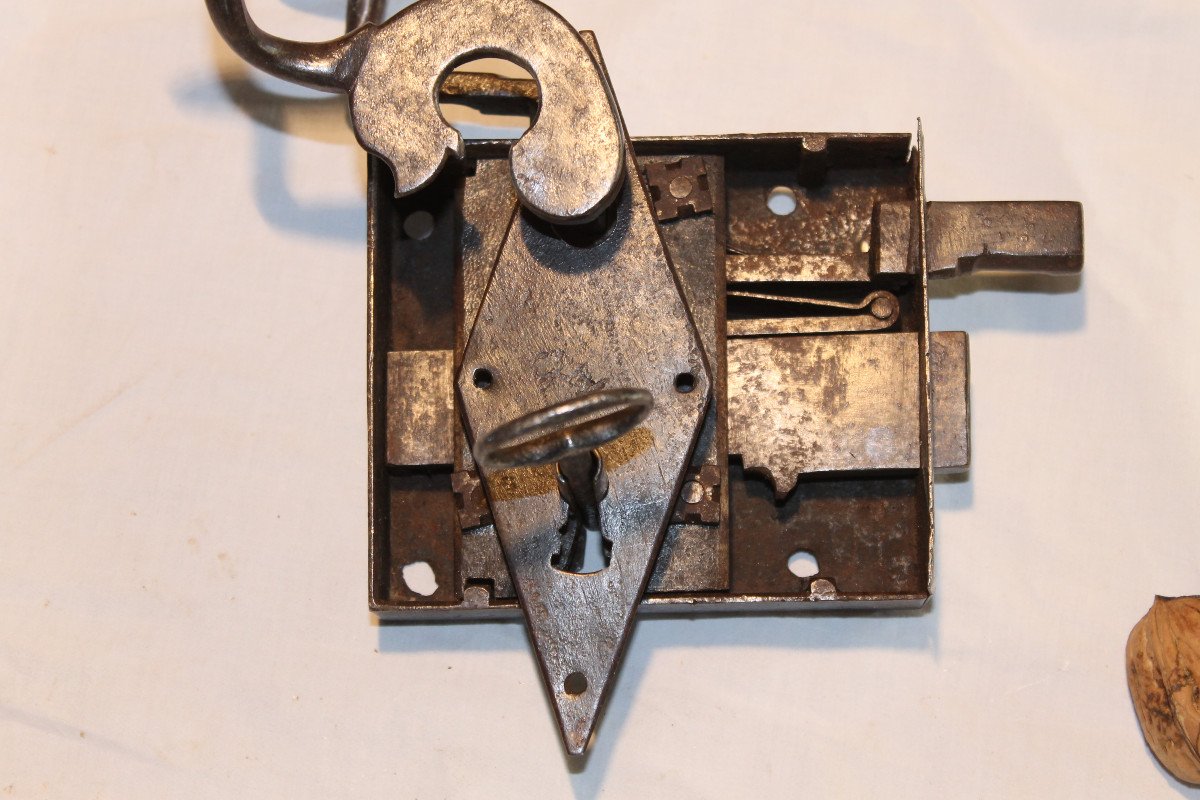 Complete Wrought Iron Lock With Its Key And Its 2 Handles From The Late 17th Century-photo-3