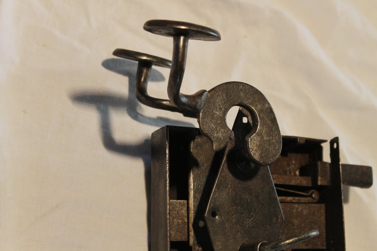 Complete Wrought Iron Lock With Its Key And Its 2 Handles From The Late 17th Century-photo-4