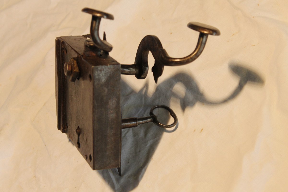 Complete Wrought Iron Lock With Its Key And Its 2 Handles From The Late 17th Century-photo-2