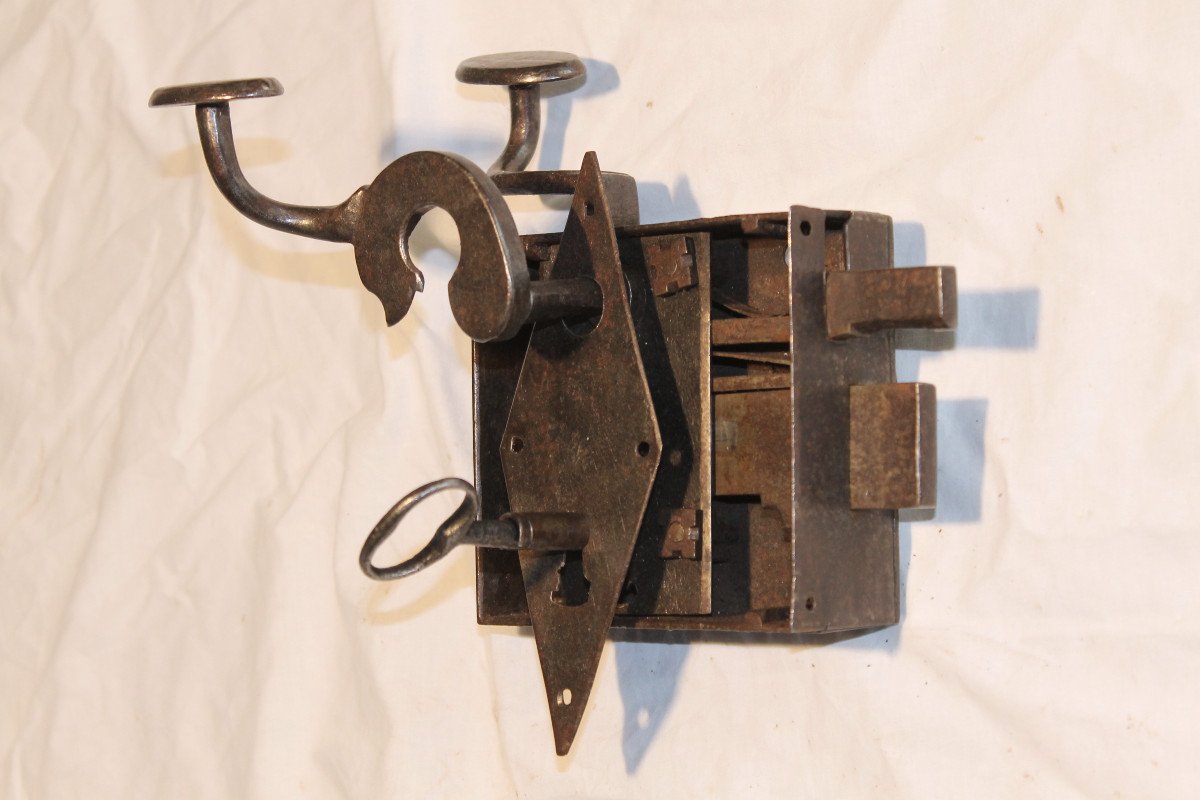 Complete Wrought Iron Lock With Its Key And Its 2 Handles From The Late 17th Century-photo-3