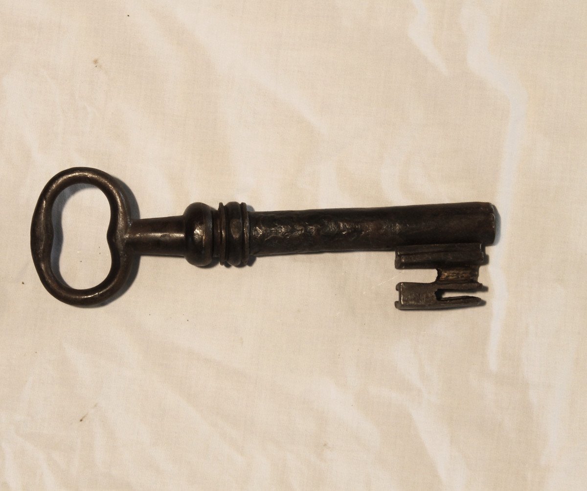 Collection Of 11 Large Wrought Iron Keys From The 17th And 18th Centuries In Very Good Condition-photo-1