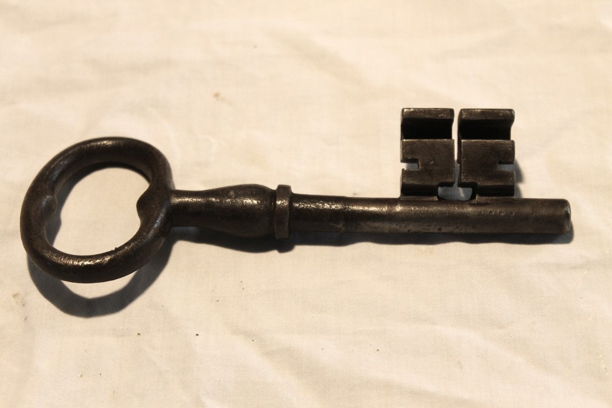 Collection Of 11 Large Wrought Iron Keys From The 17th And 18th Centuries In Very Good Condition-photo-2