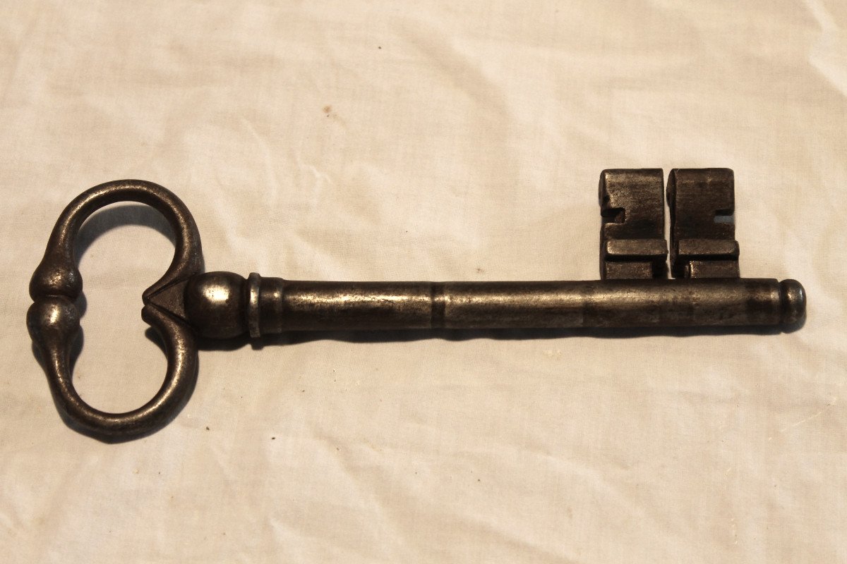 Collection Of 11 Large Wrought Iron Keys From The 17th And 18th Centuries In Very Good Condition-photo-3