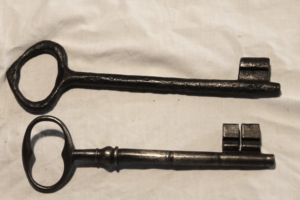 Collection Of 11 Large Wrought Iron Keys From The 17th And 18th Centuries In Very Good Condition-photo-5