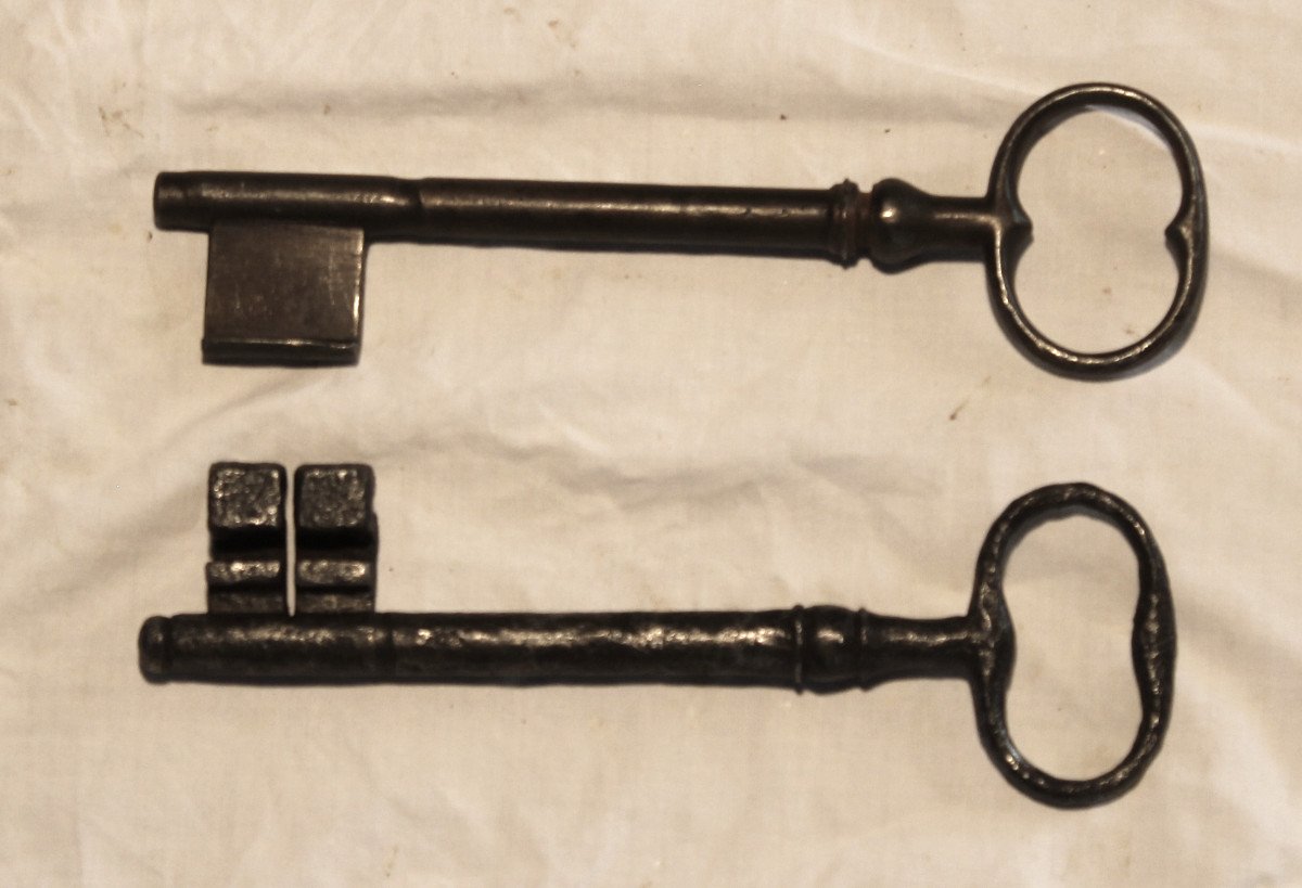 Collection Of 11 Large Wrought Iron Keys From The 17th And 18th Centuries In Very Good Condition-photo-6