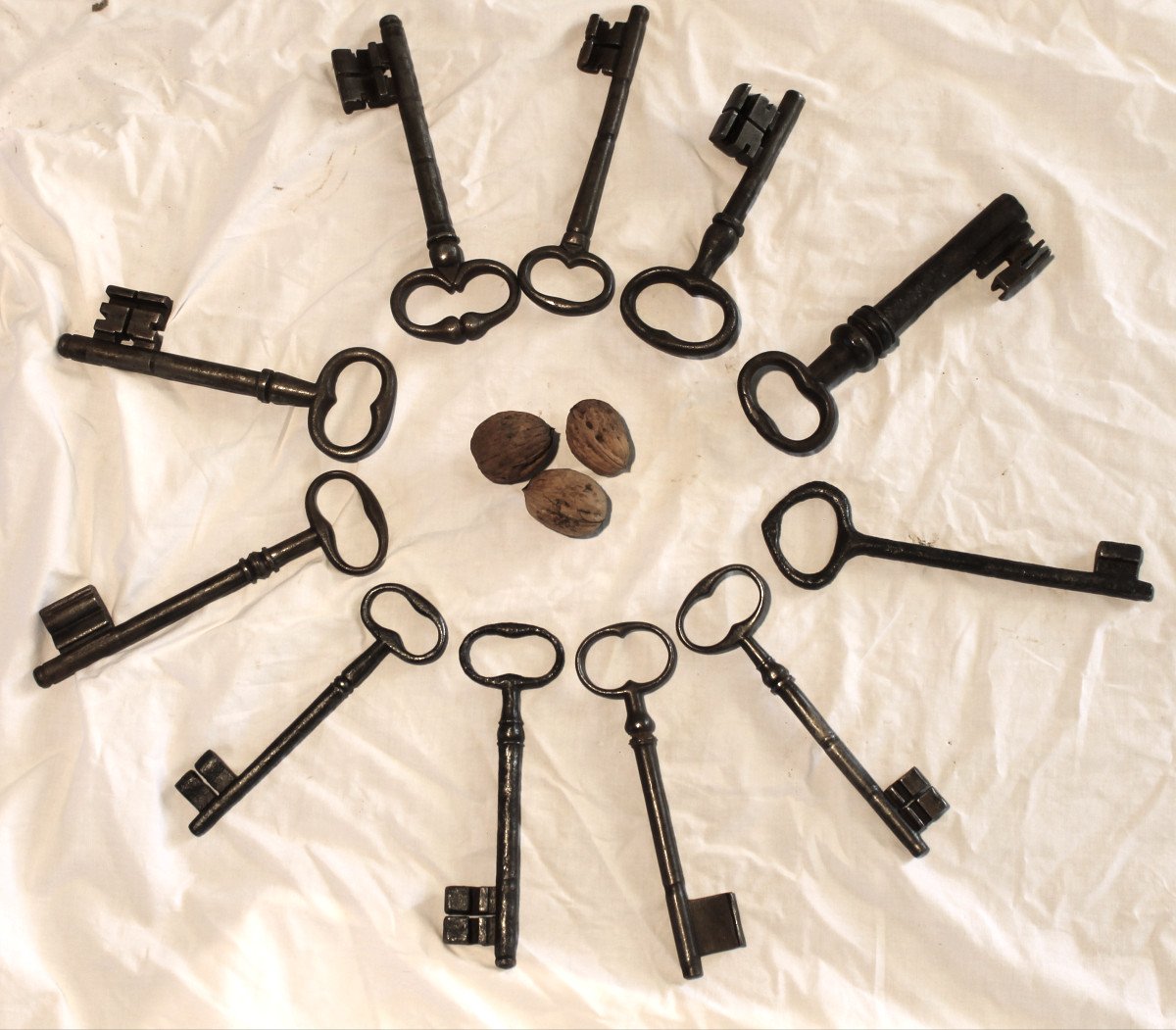 Collection Of 11 Large Wrought Iron Keys From The 17th And 18th Centuries In Very Good Condition