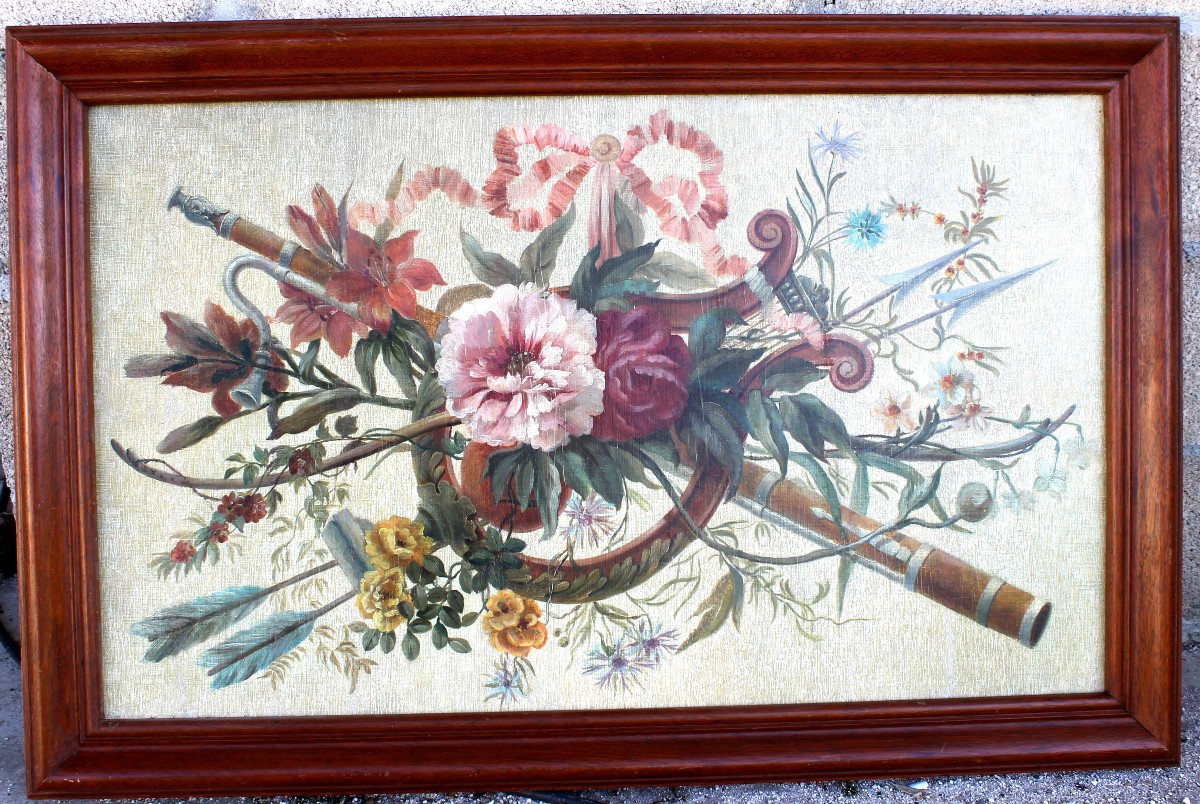 Bouquet de fleurs aux  instruments de musique Huile sur toile de style Louis XVI époque 19ème