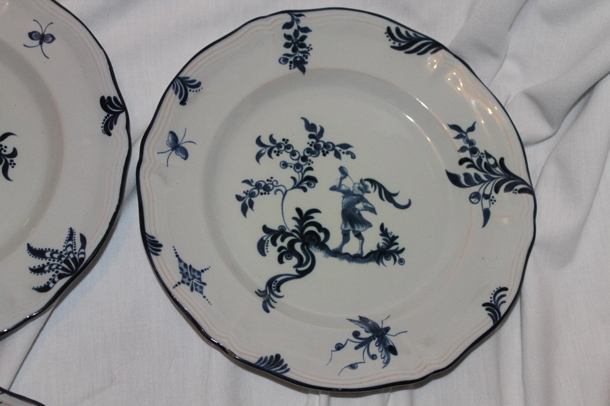 10 assiettes en faïence signées d'Emile Gallé service chasseurs et chasseresses en bleu 19ème-photo-4