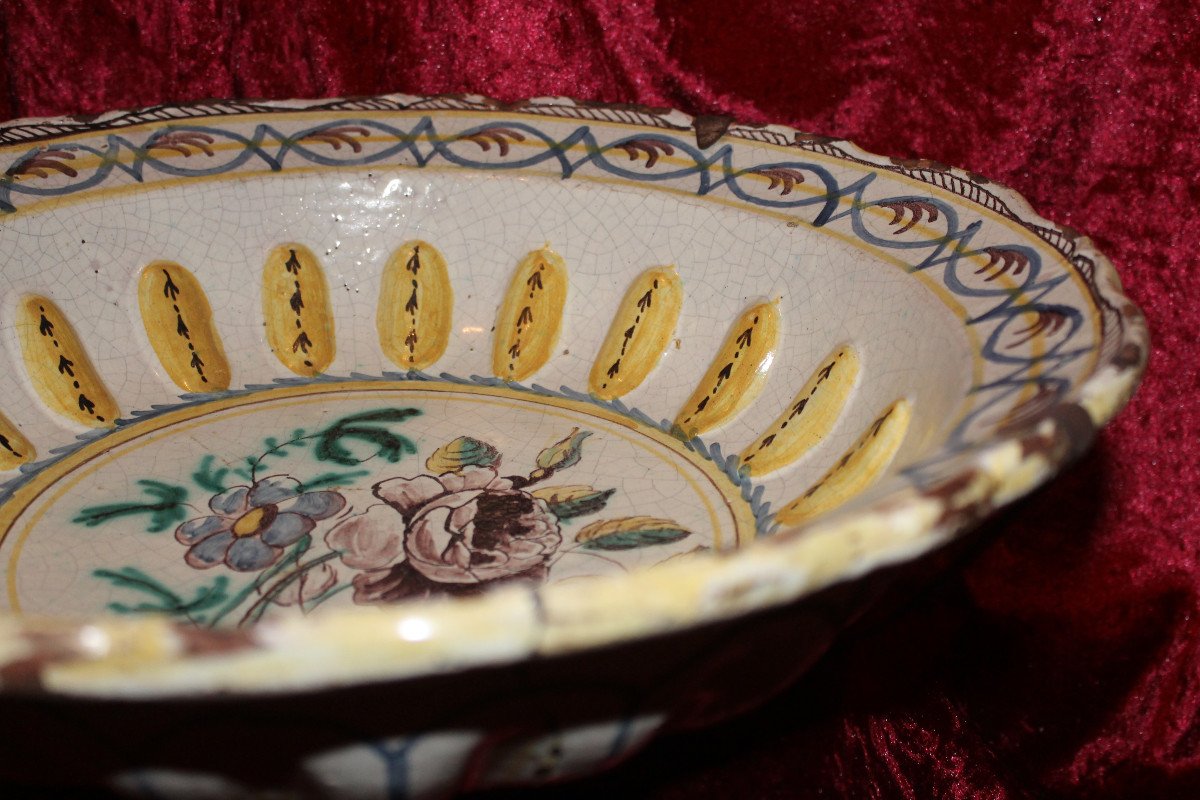 Nevers Earthenware Salad Bowl With Floral Decoration And Strong Gadroons, Early 18th Century-photo-3