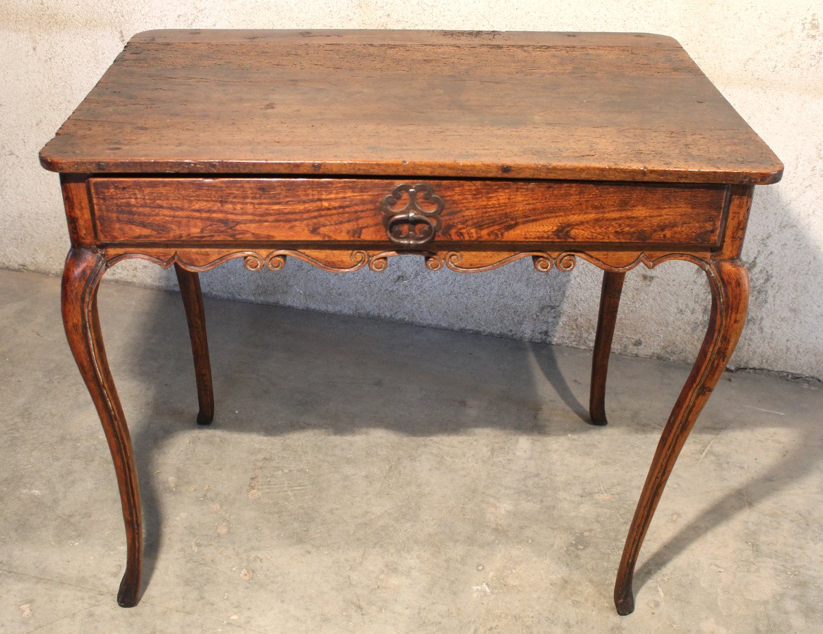 Petite table à écrire bureau en orme et noyer avec un tiroir époque 18ème style Louis XV