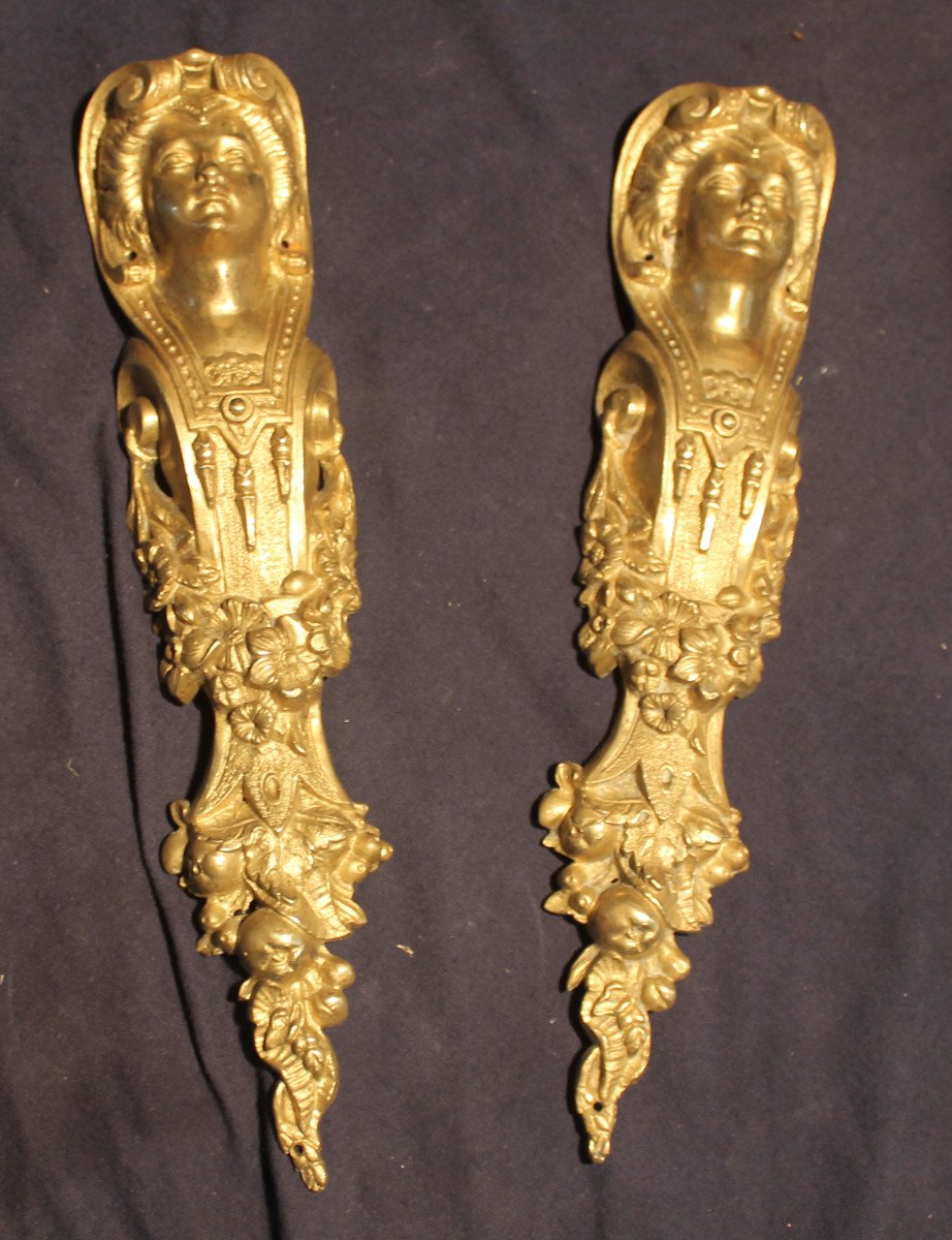 Pair Of Large Bronze Caryatids, Louis XVI Style, 19th Century Decorative Bronze H: 32 Cm