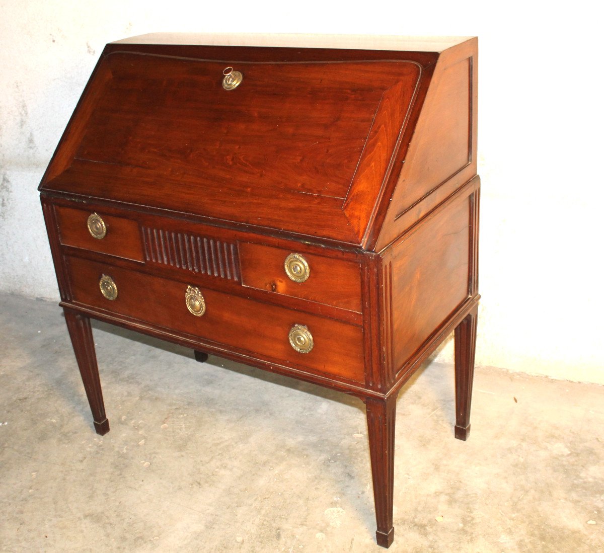 Louis XVI Period 18th Century Solid Mahogany Donkey Back Desk-photo-3