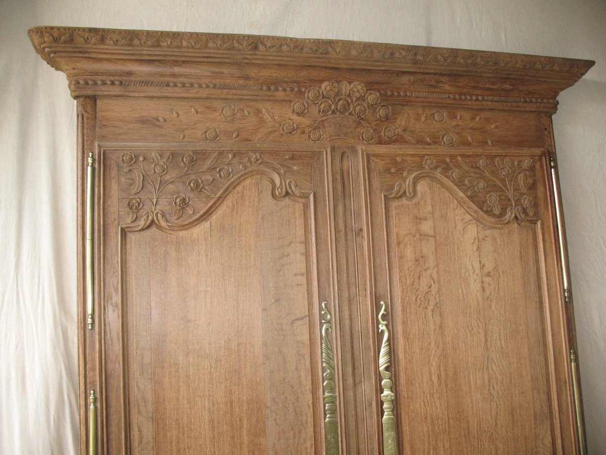 Front Paneling Of A Norman Wedding Cabinet In Carved Natural Oak-photo-2