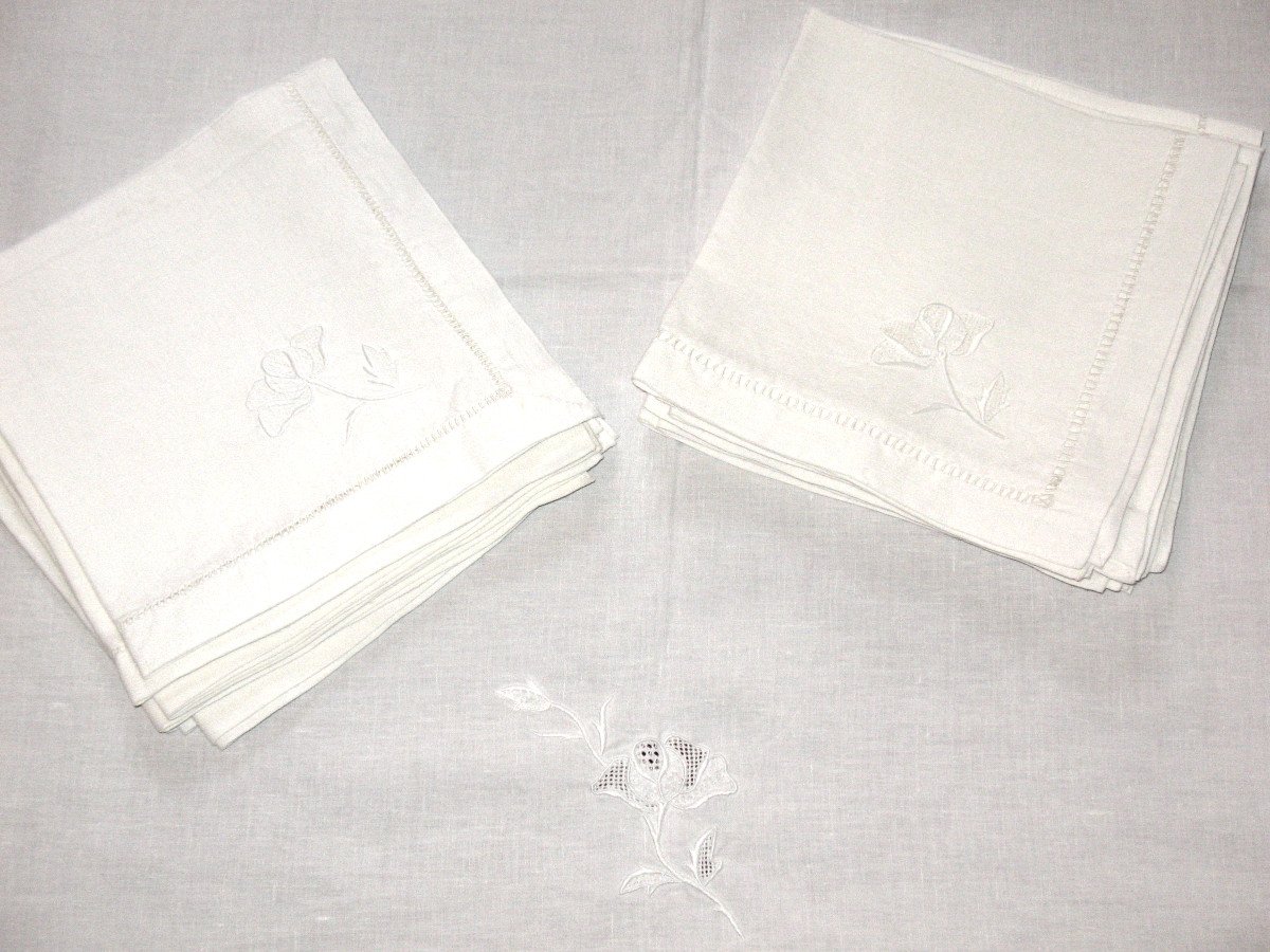 Nappe en broderie blanche et jours avec ses 12 serviettes