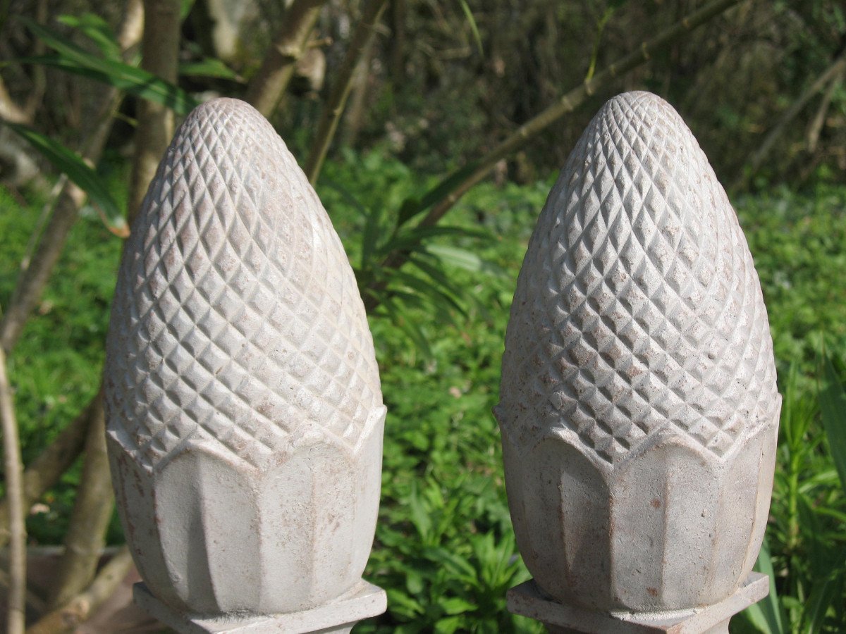 Top Of Artichoke-shaped Cast Iron Pillars From The 19th Century-photo-8