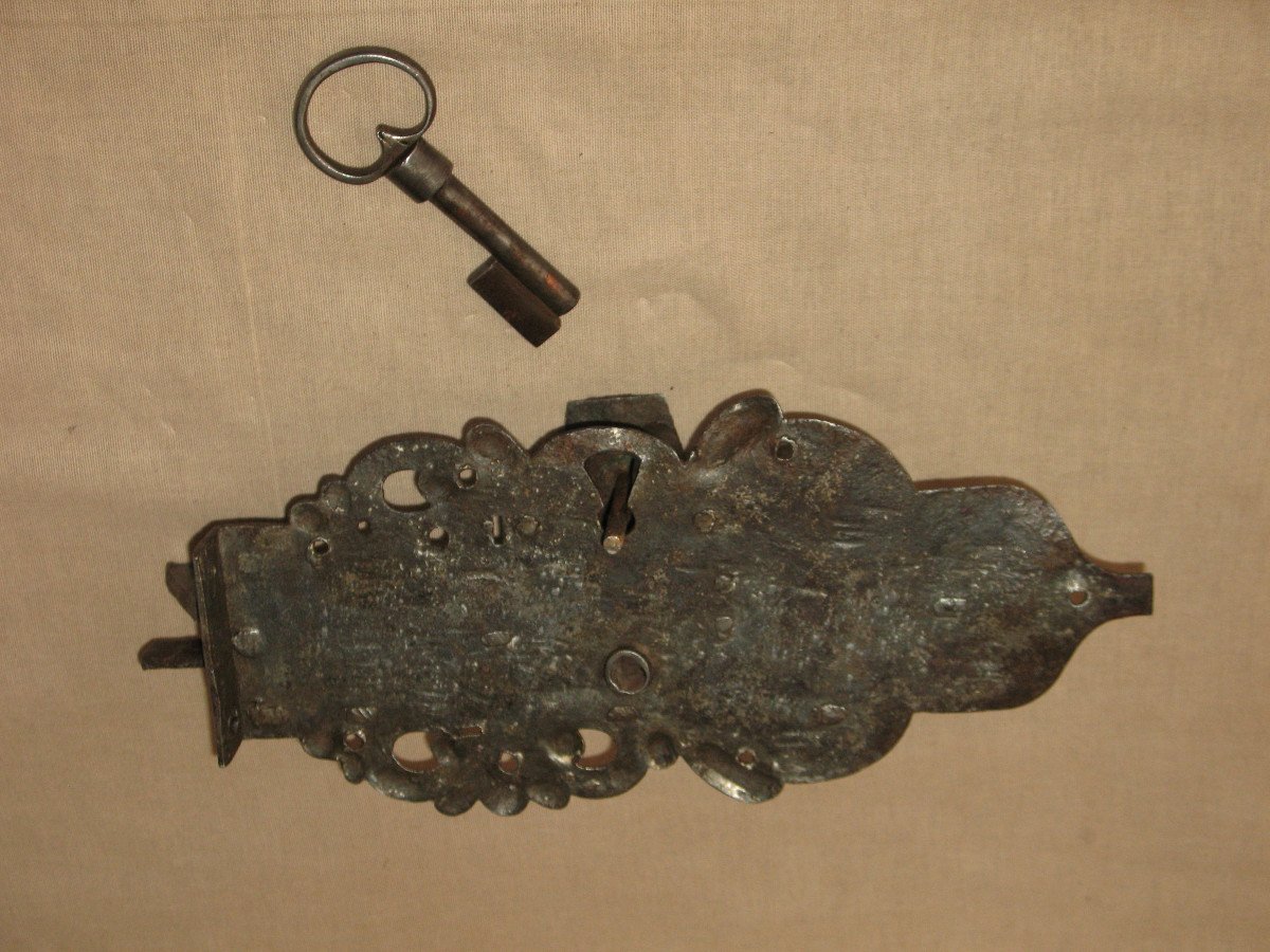 Strong Wrought Iron Lock With Its Handle And Key 17th Century-photo-1