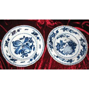 Pair Of Earthenware Umbilical Dishes From Delft, 18th Century, Floral Decoration In Blue