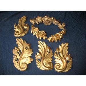 Ensemble de 7 éléments en bois doré à la feuille et sculpté à décor floral  époque 19ème