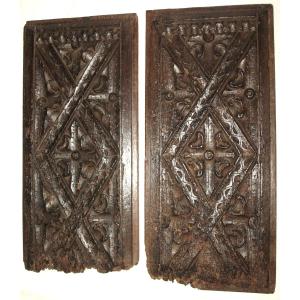 Pair Of Carved Walnut Woodwork Panels From The Late 16th Century