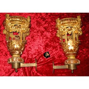 Paire de lanternes de forme Médicis en bois doré époque 18ème style Louis XVI