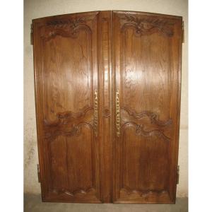 Pair Of Louis XV Style Woodwork Doors In Carved Oak, Early 19th Century